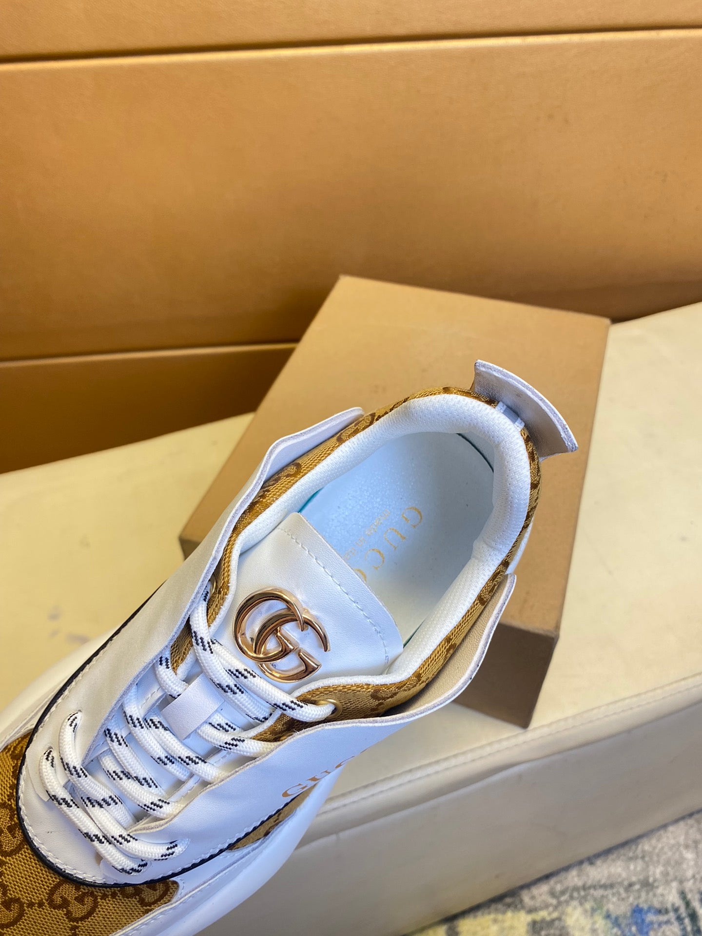 G04 Sneaker