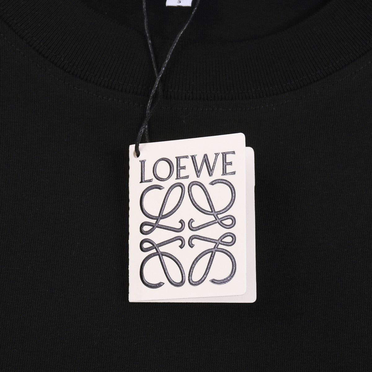 LO's New crew-neck T-shirts for spring and summer