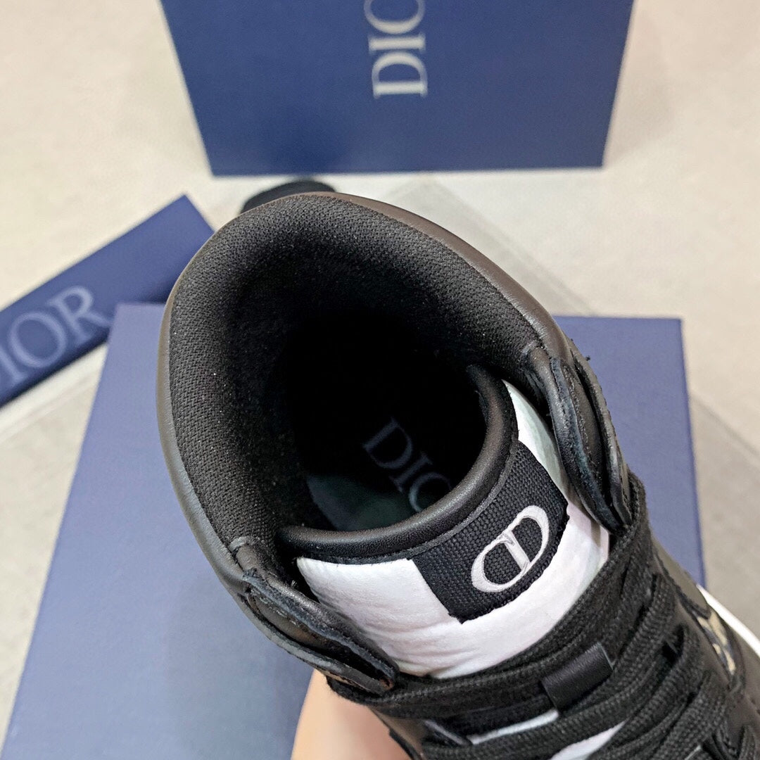 D03 Sneaker