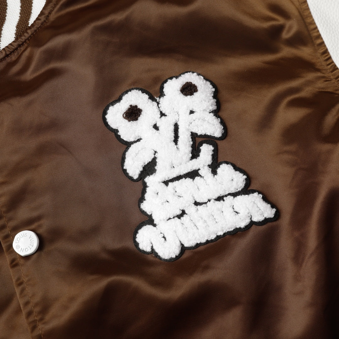 Co-branded jacket with metal fittings