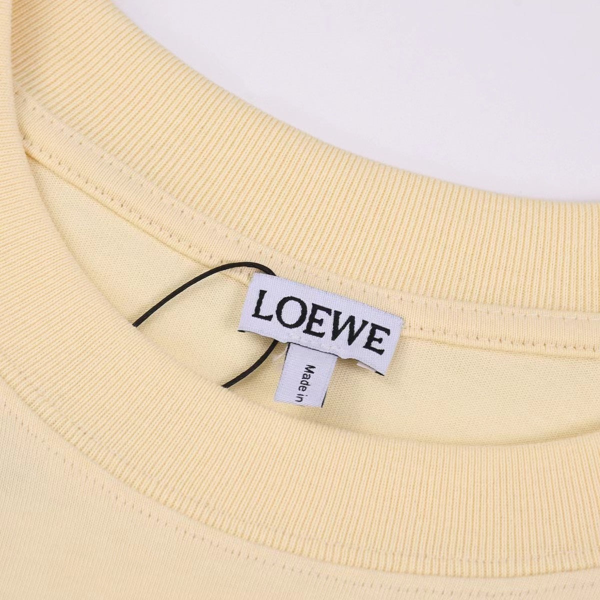 LO's New crew-neck T-shirts for spring and summer