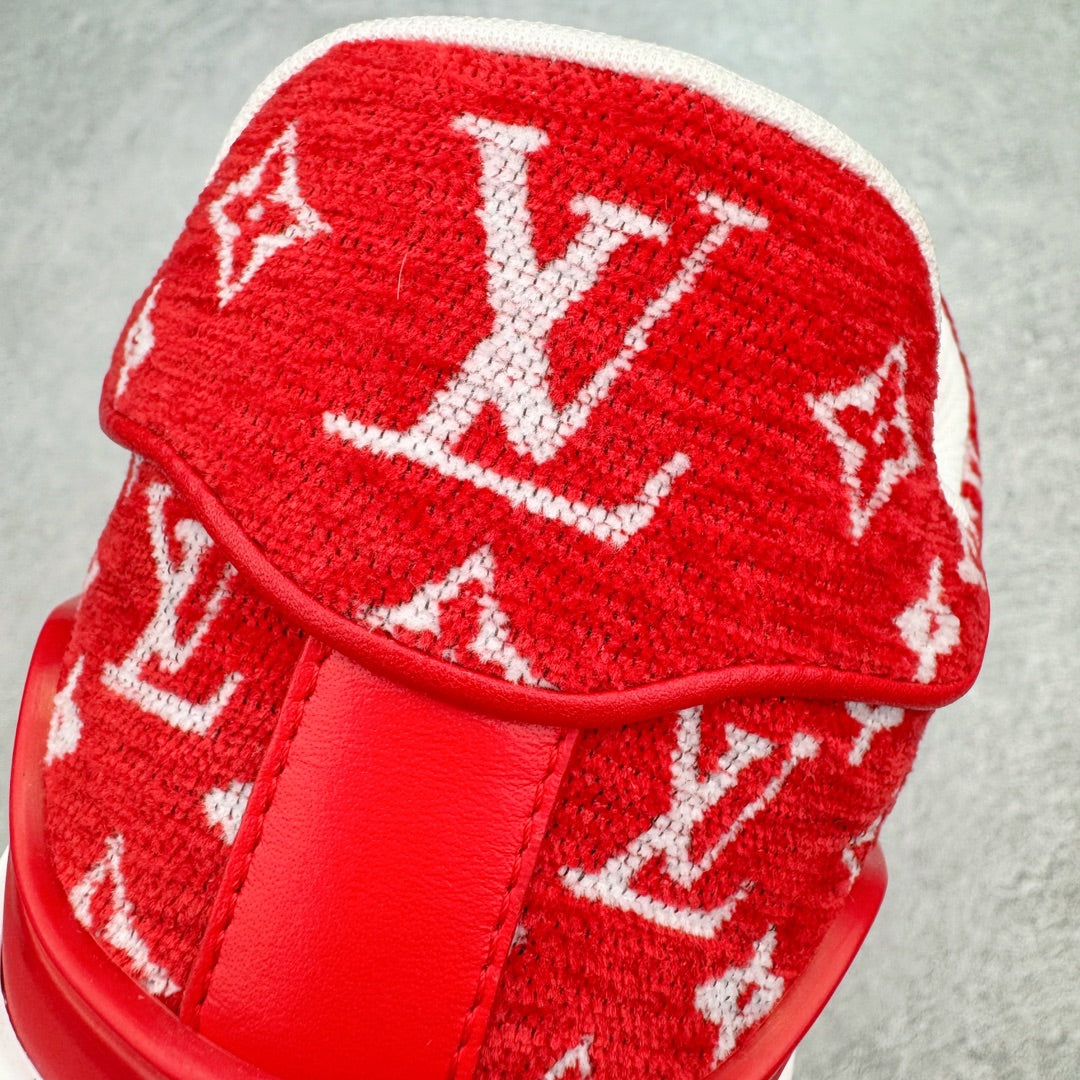 L's Red All Over Logo Confortable Sneakers