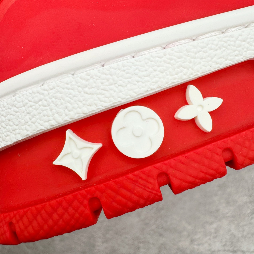 L's Red All Over Logo Confortable Sneakers