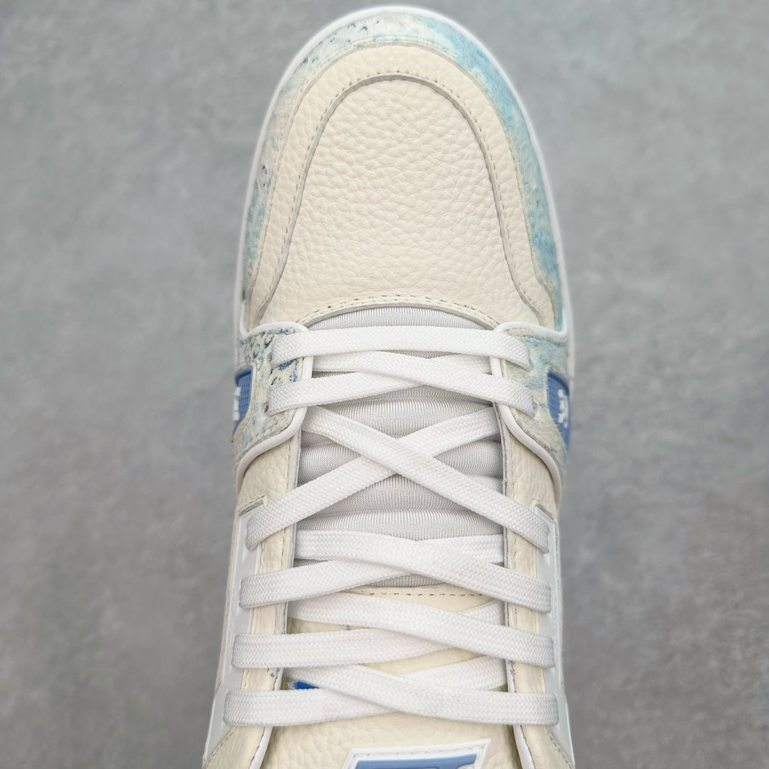 L's Blue Figure And White Leather Confortable Sneakers