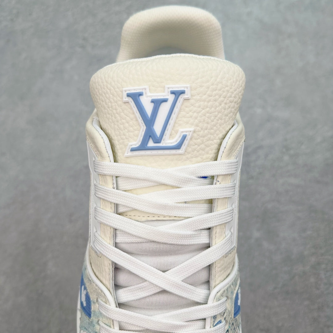 L's Blue Figure And White Leather Confortable Sneakers